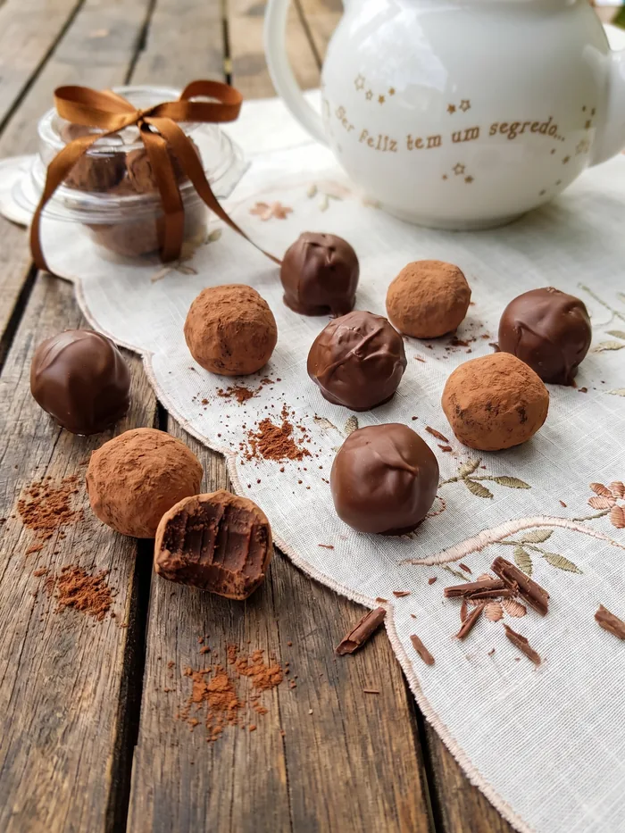 Trufas clássicas artesanais da Kaluanda